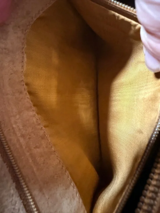 Gucci Leather Crossbody Bag with Sherry Web and Leather Strap - Picture 16 of 16